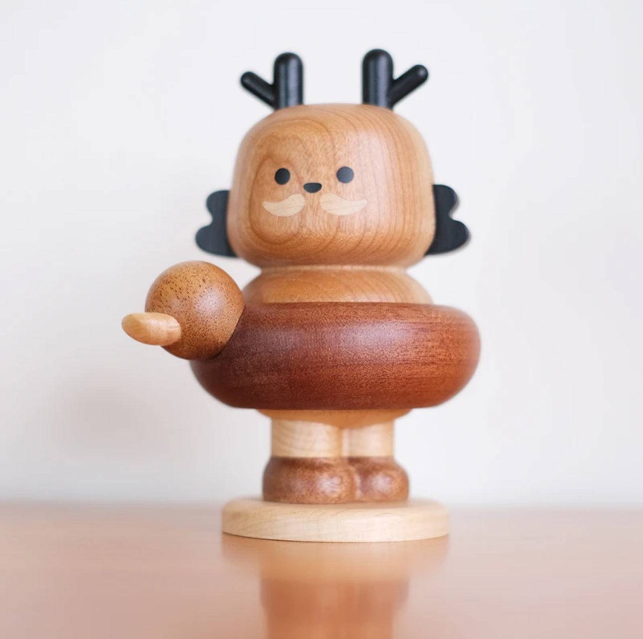 Cute Pets Seaside Vacation Series-Dynamic Aromatherapy Ornaments-Made of 5 Kinds of Precious Wood - EaseWoo
