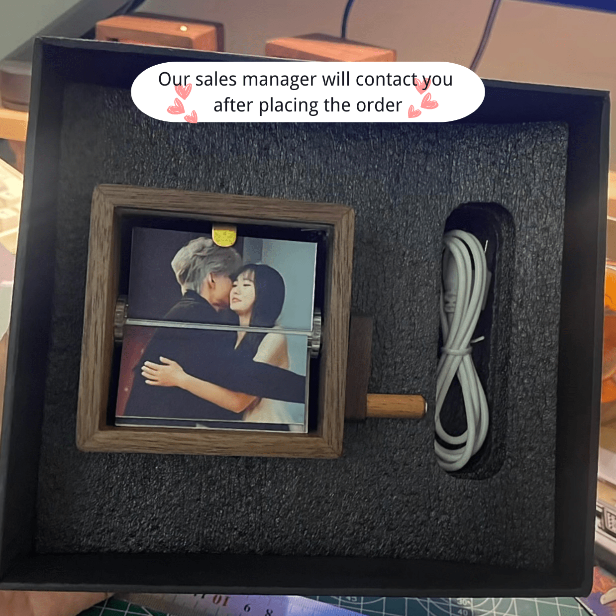 Hand-cranked Walnut Dynamic Glowing Photo Album - EaseWoo